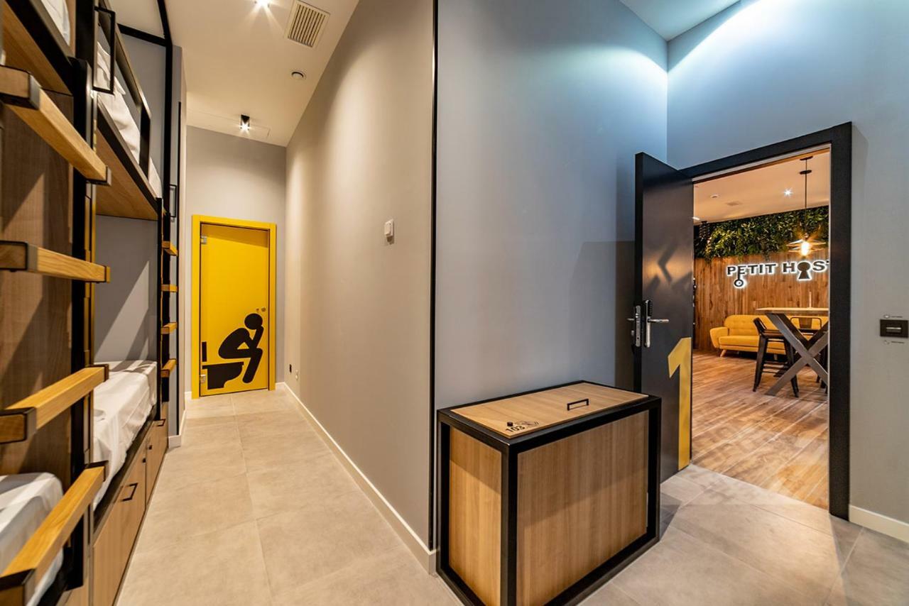 Petit Hostel La Latina (Adults Only) Madrid Exteriör bild